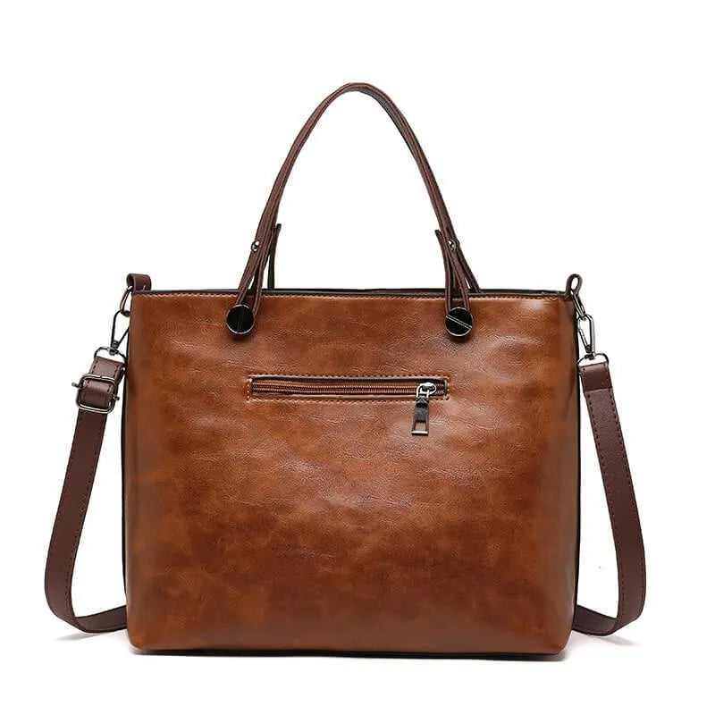 Bolso Adelina en color negro, ideal para looks casuales y formales