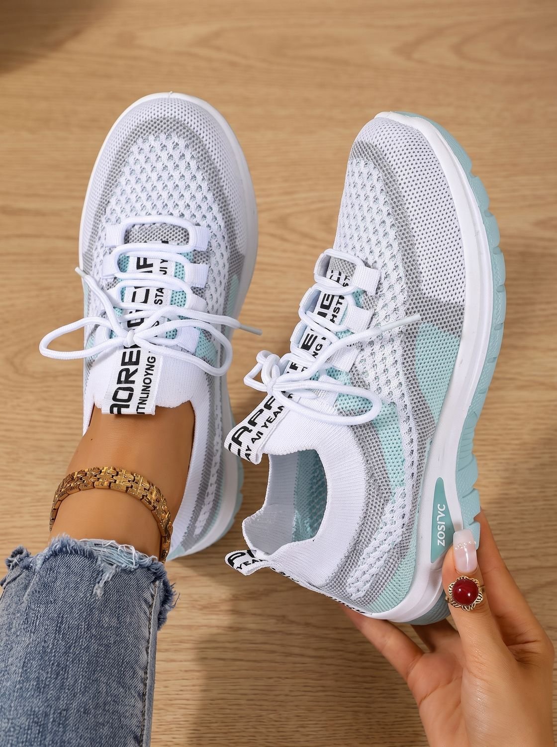 Detalle del acolchado interior de las zapatillas ortopédicas Aroa