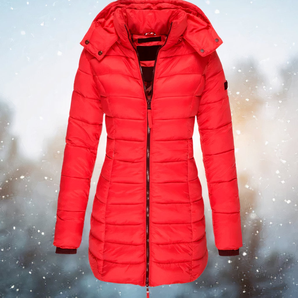 Detalle de la capucha desmontable del abrigo acolchado de invierno