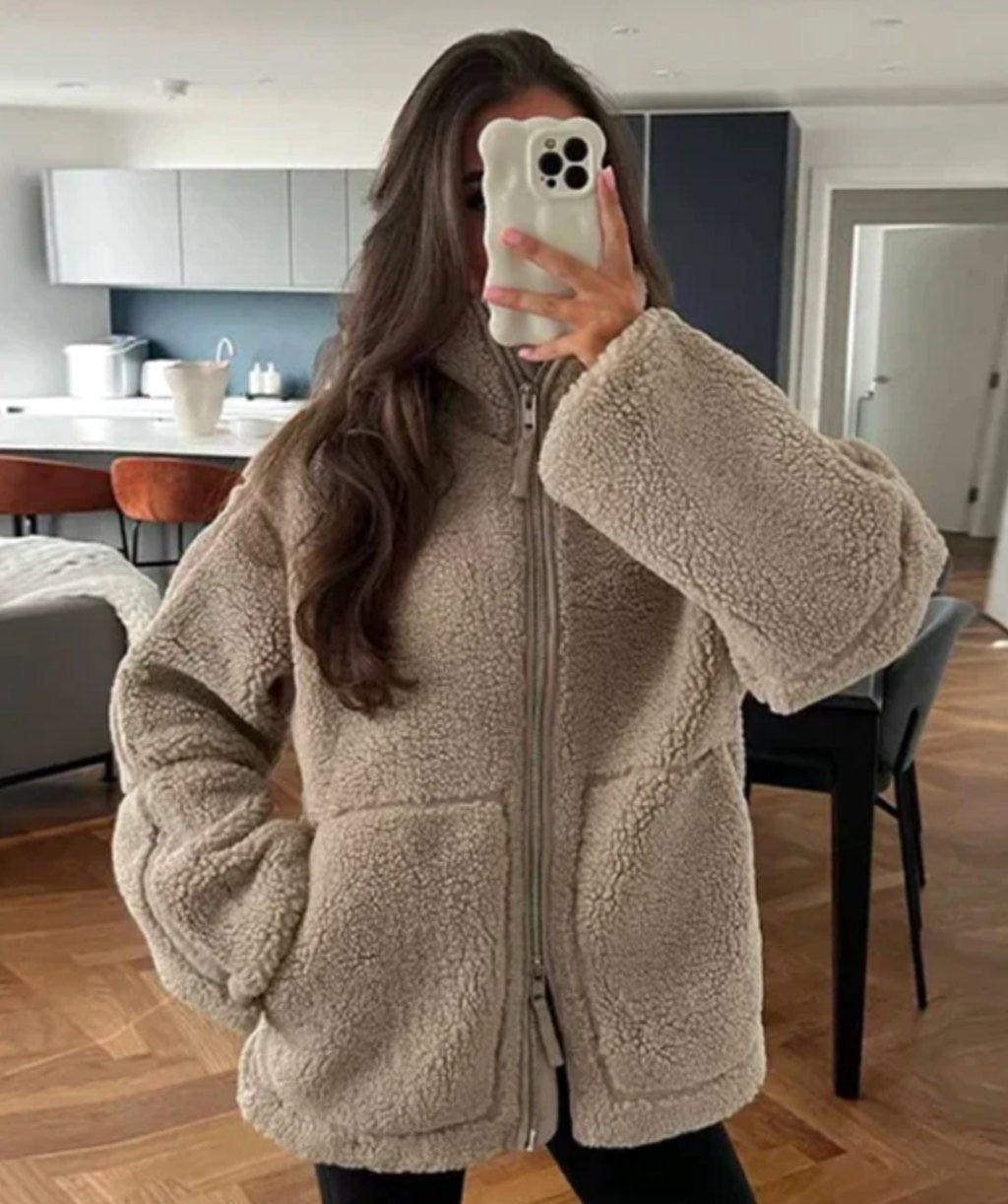 Chaqueta de borreguito FROSTELLA como capa de abrigo para uso diario