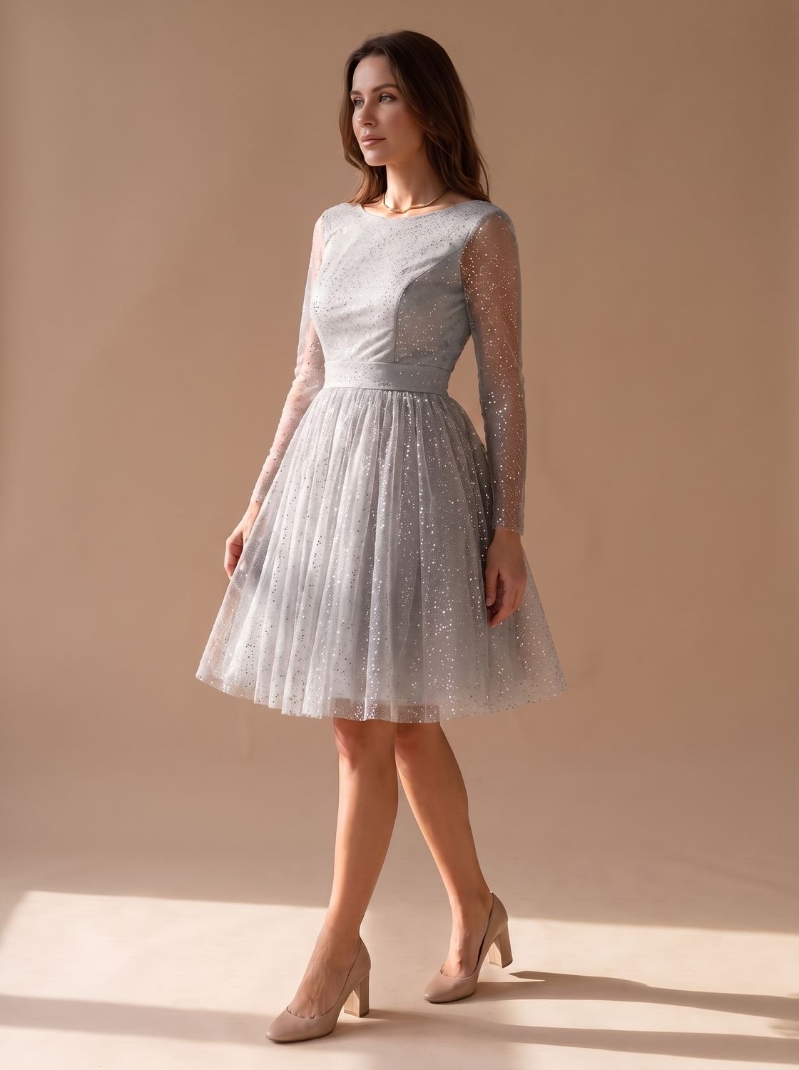 Vestido de fiesta en tul con glitter en color champán para ocasiones especiales