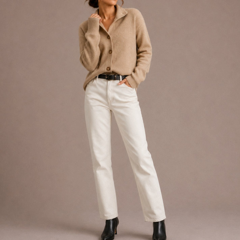 Cárdigan de punto de corte relajado combinado con jeans para look casual