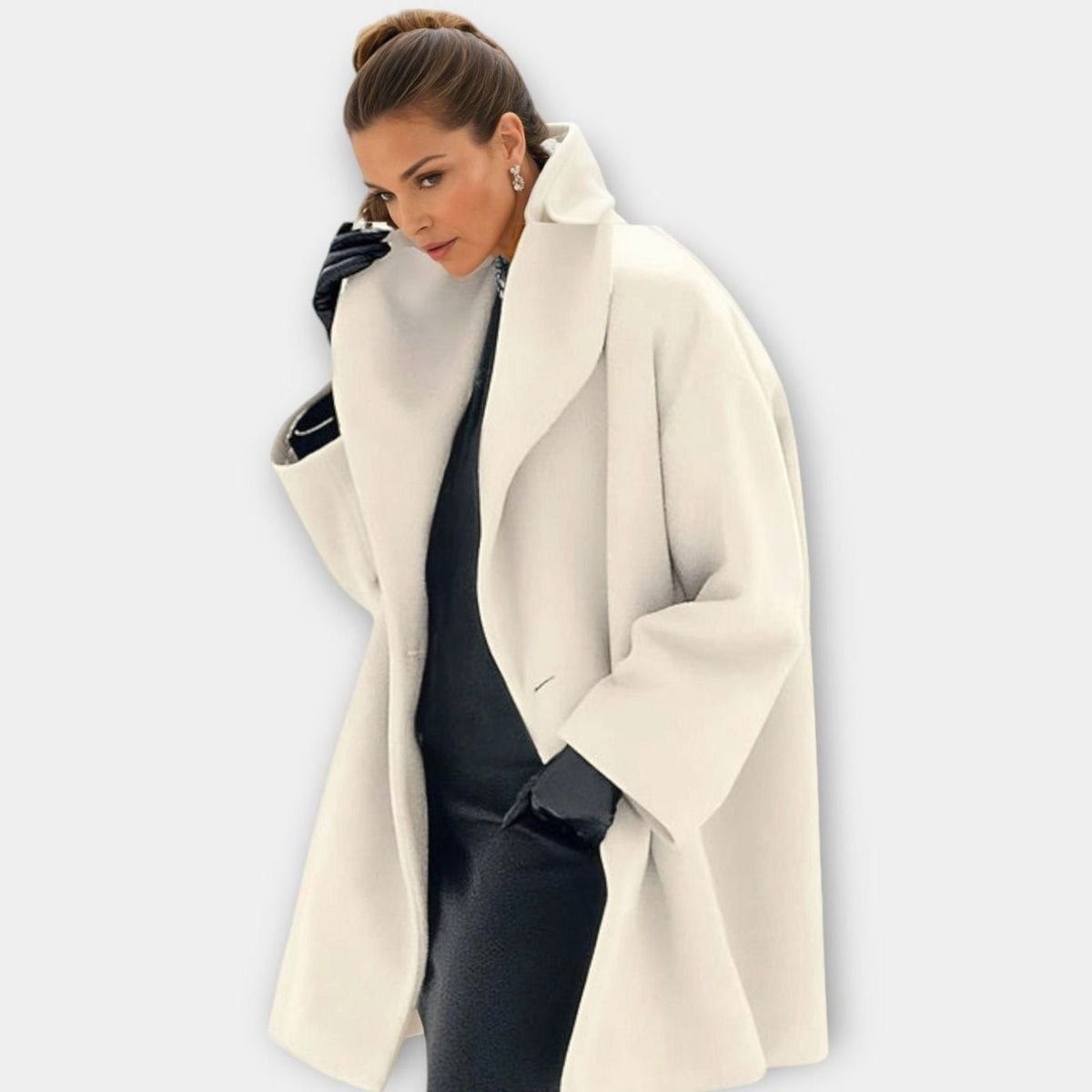 Espalda del abrigo oversize de invierno con cuello ancho