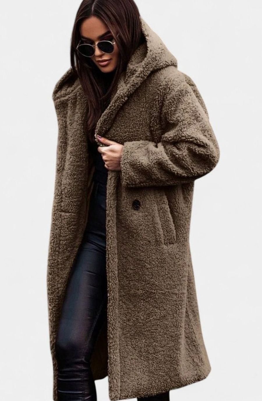 Abrigo oversize de invierno visto de espaldas