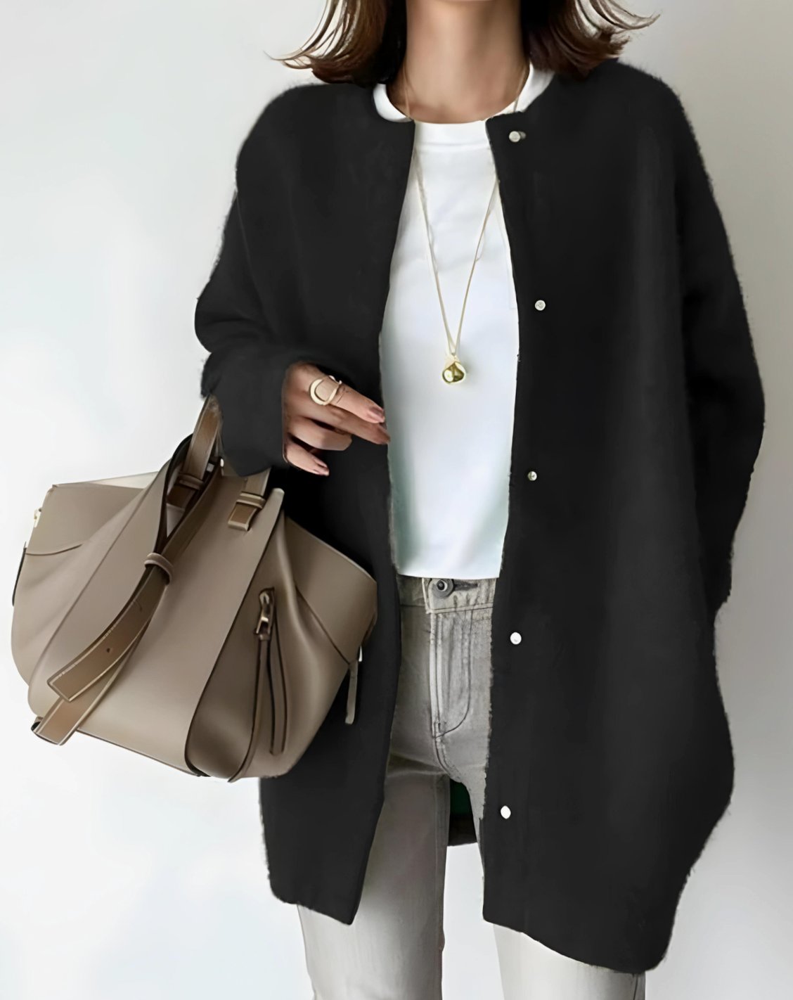 Cárdigan de corte relajado combinado con vestido casual